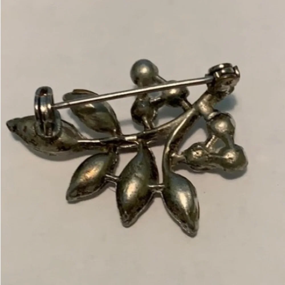 Vintage silver rhinestone leaves brooch